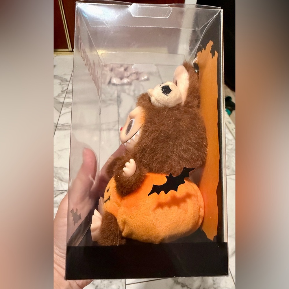 Authentic The Monster Happy Halloween Party- Sitting PUMPKIN Vinyl Plush Pendant - Picture 4 of 6